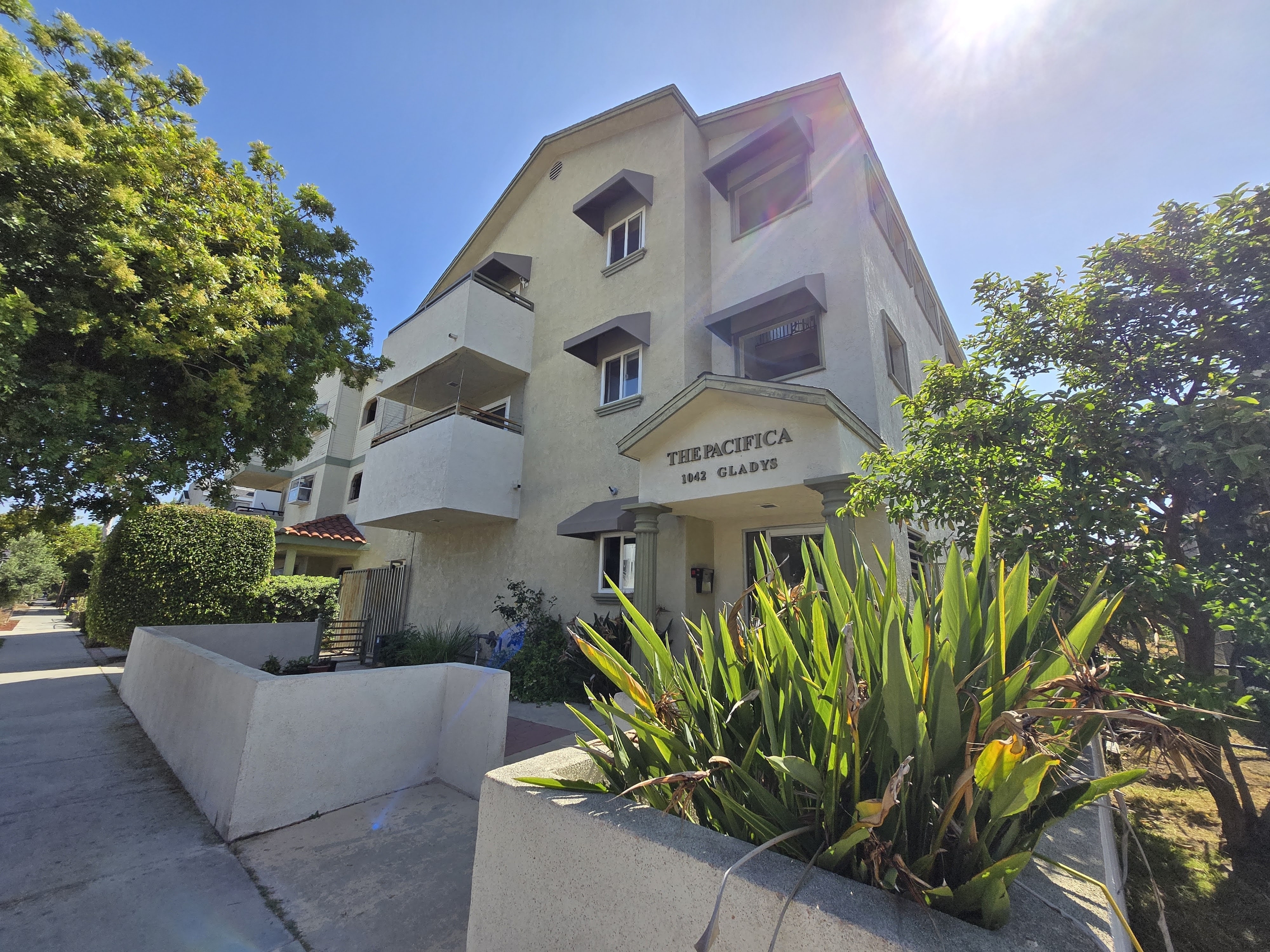 1042 Gladys Avenue - 8